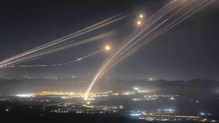 Sirènes à Tel-Aviv et raids visant le sud du Liban