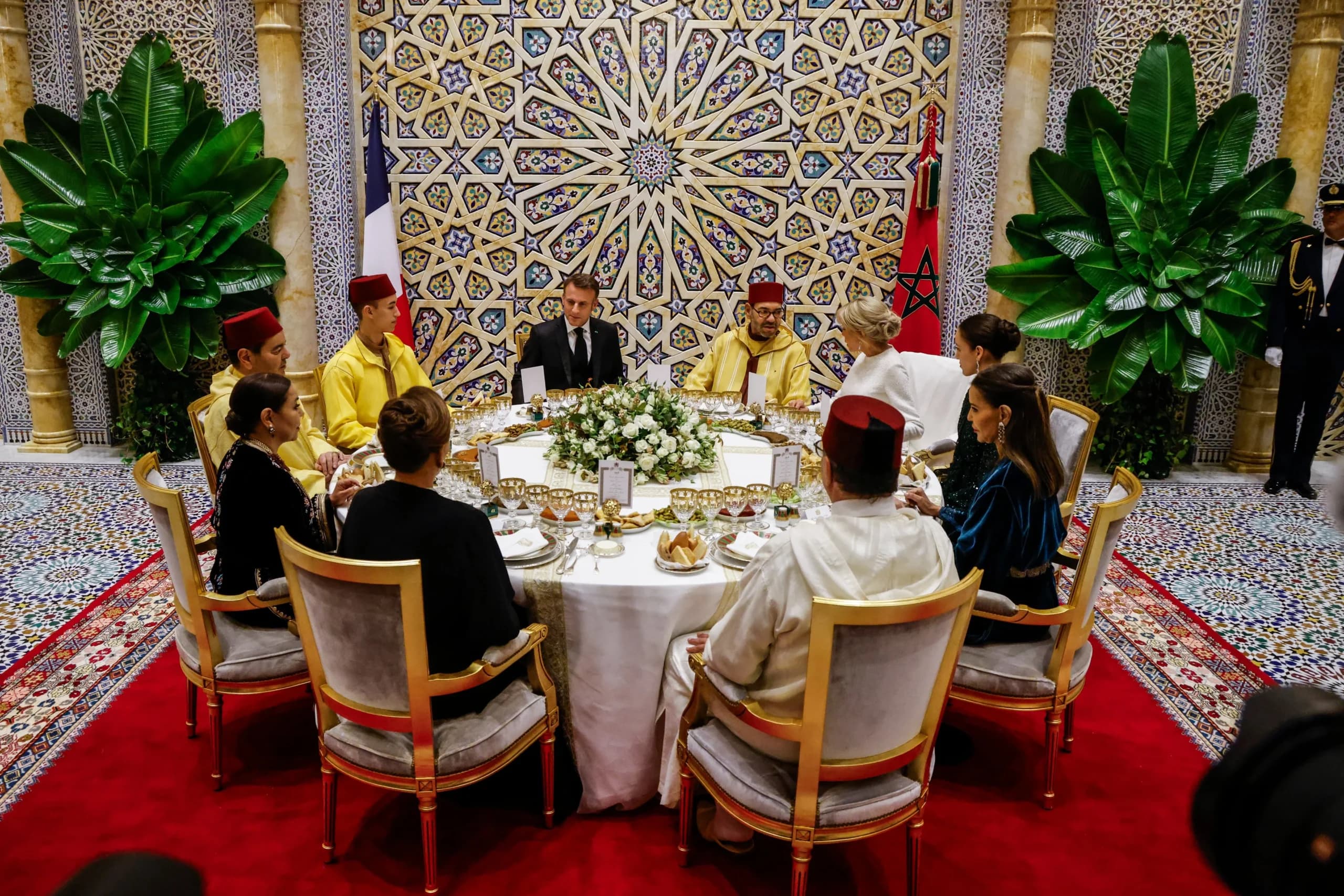 SM le Roi offre un dîner officiel en l'honneur du Président français