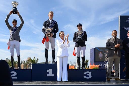 Rabat: La Princesse Lalla Hasnaa préside le Grand Prix de saut d’obstacles