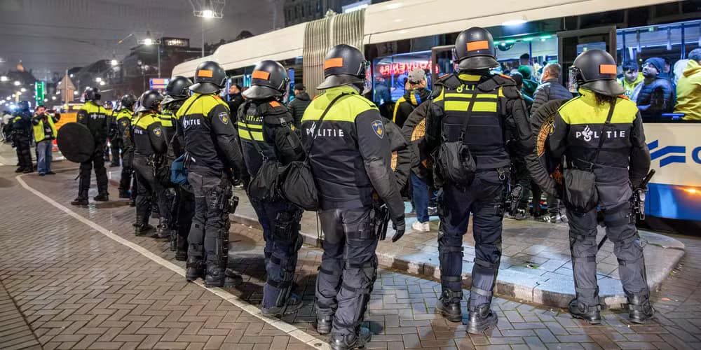 Violences à Amsterdam après match de football: 5 blessés et 62 arrestations