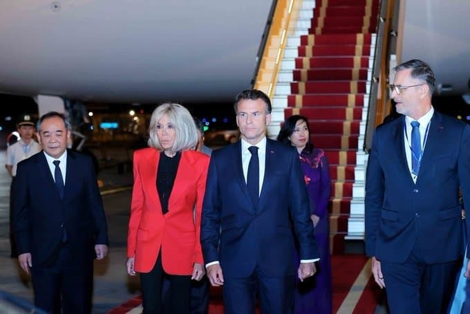 Macron dément une dispute avec Brigitte au Vietnam