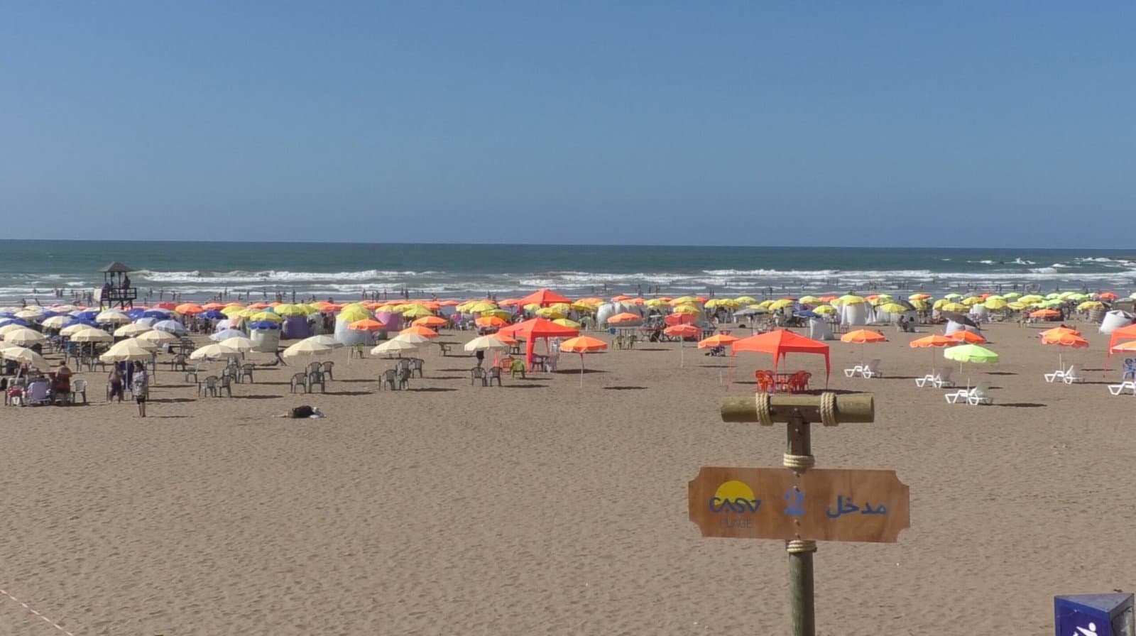 Plages: ras-le-bol face à la privatisation illégale des parasols
