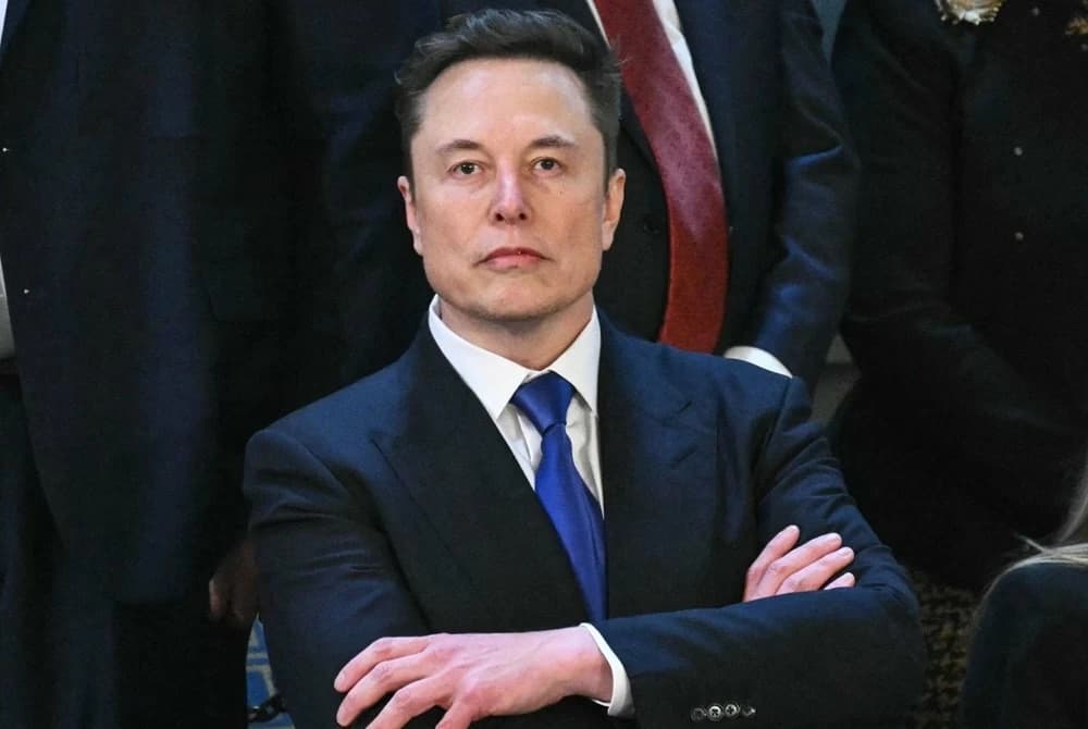 Elon Musk lance un avertissement politique