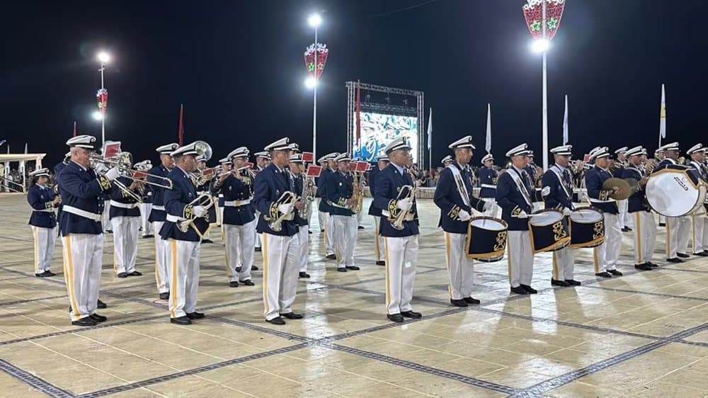 La Garde Royale illumine M’diq pour la Fête du Trône