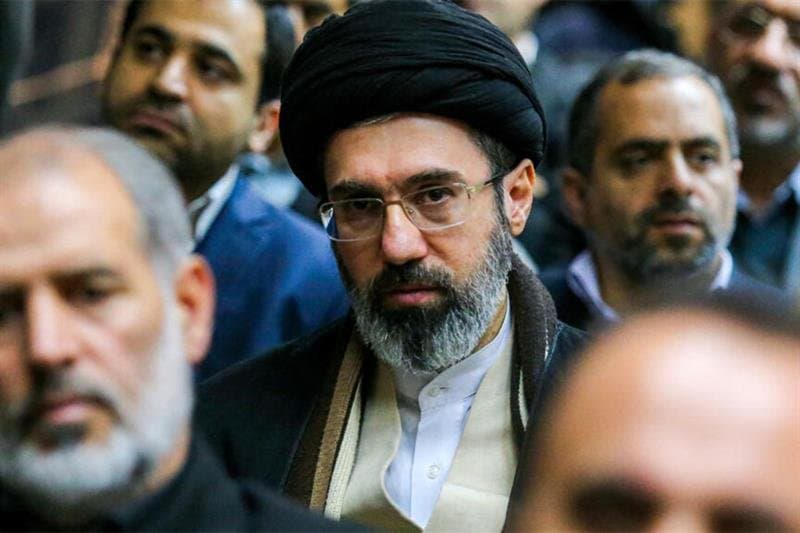 Khamenei appelle à maintenir Ormuz fermé
