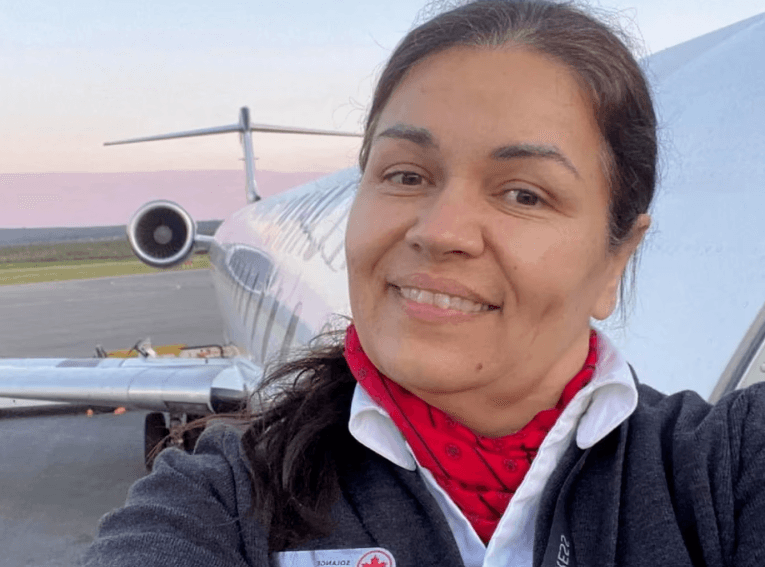 « Un miracle »: Une hôtesse survit à la collision de LaGuardia !