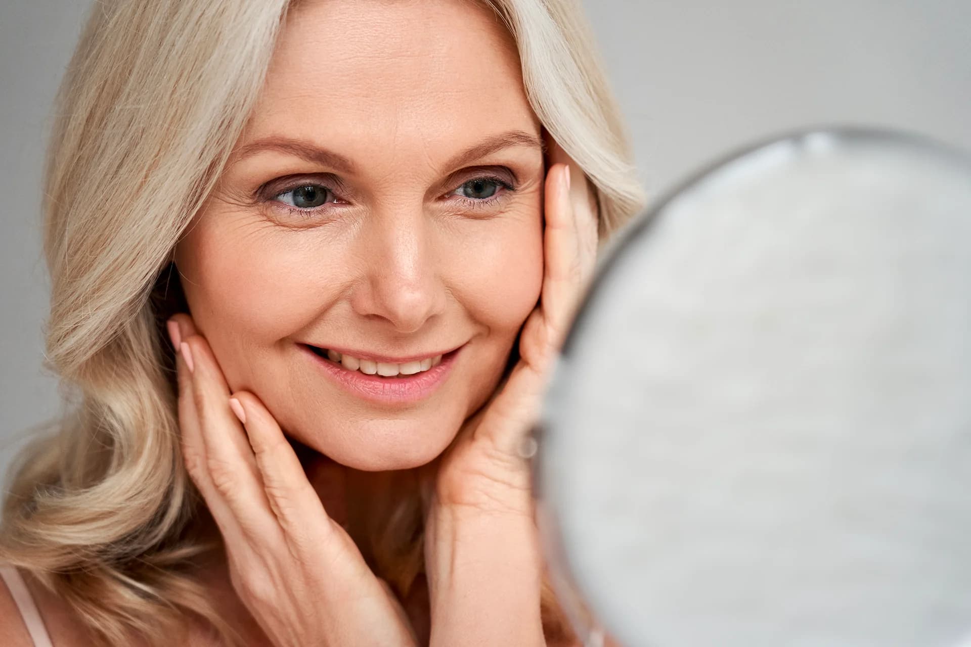 Beauté: Comment se maquiller après 60 ans