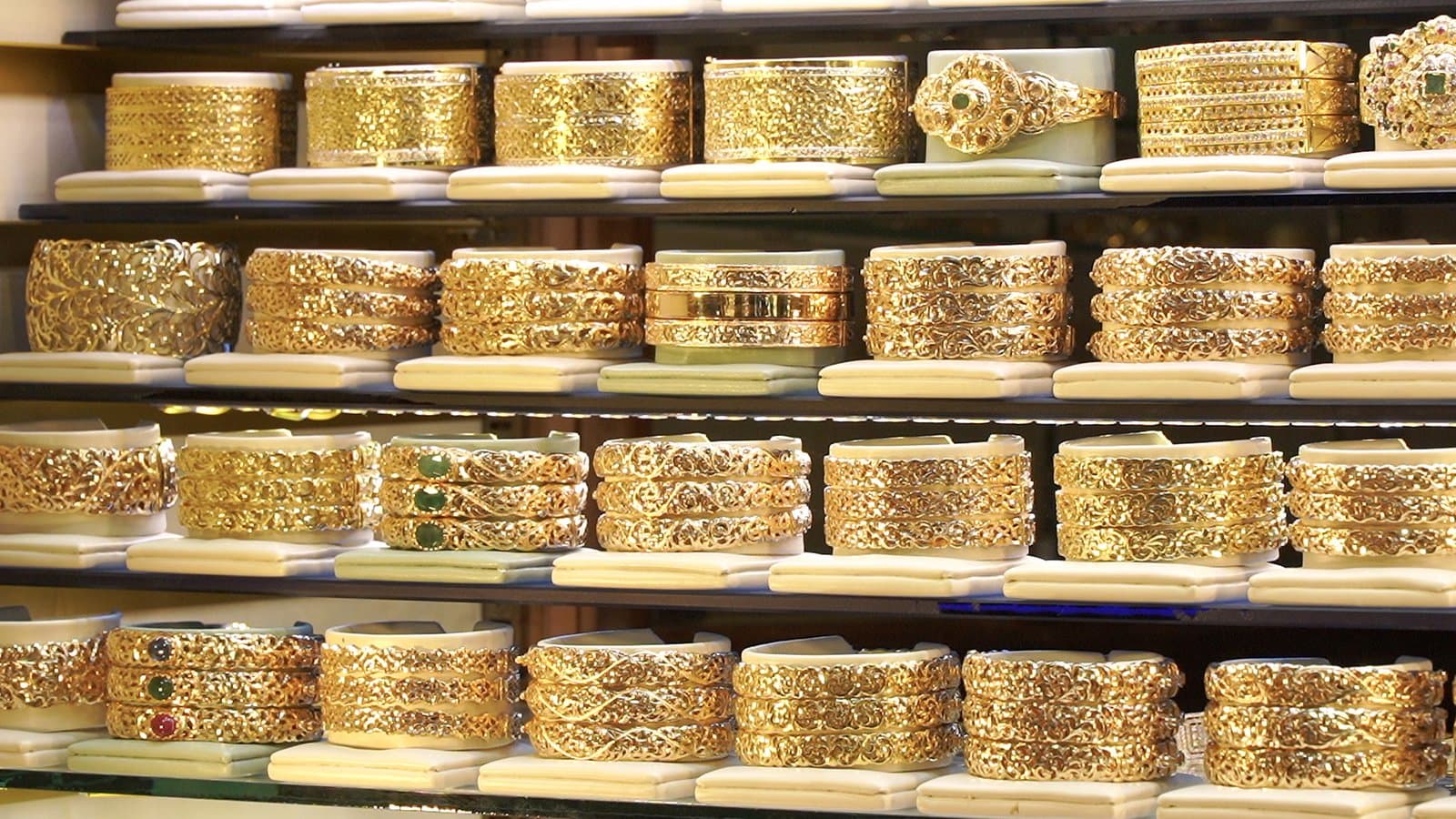 Le marché de l’or sous pression, les boutiques ferment