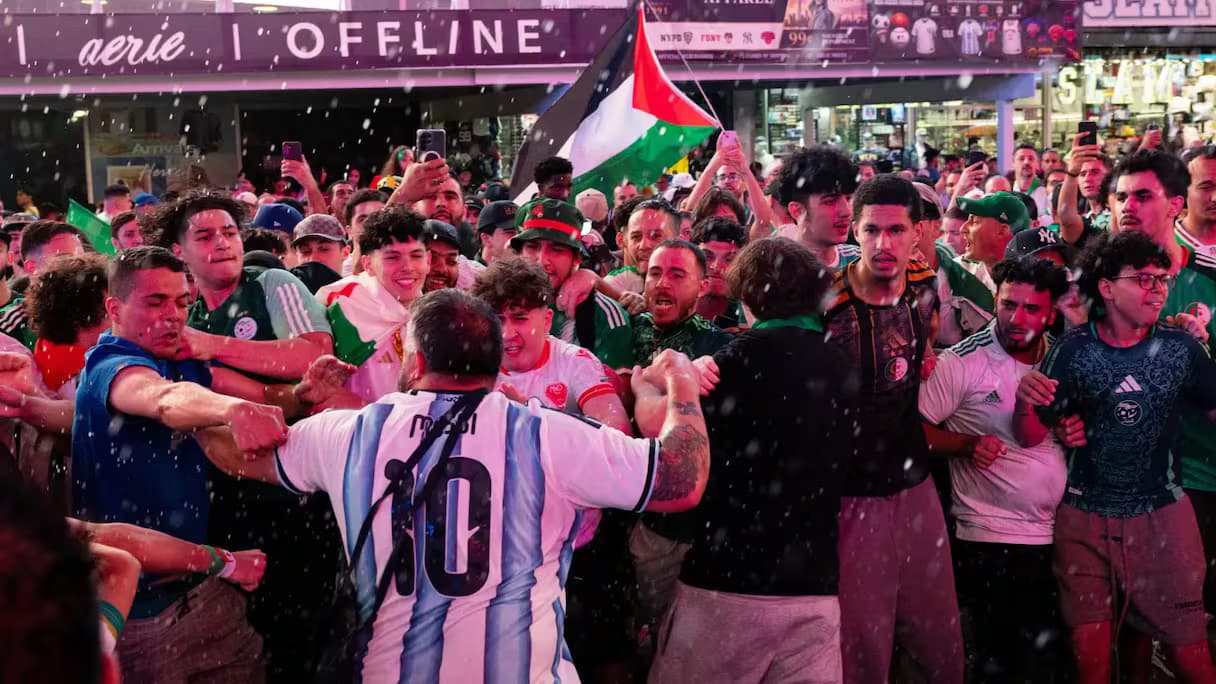Algérie-Argentine: Tensions entre supporters à Times Square