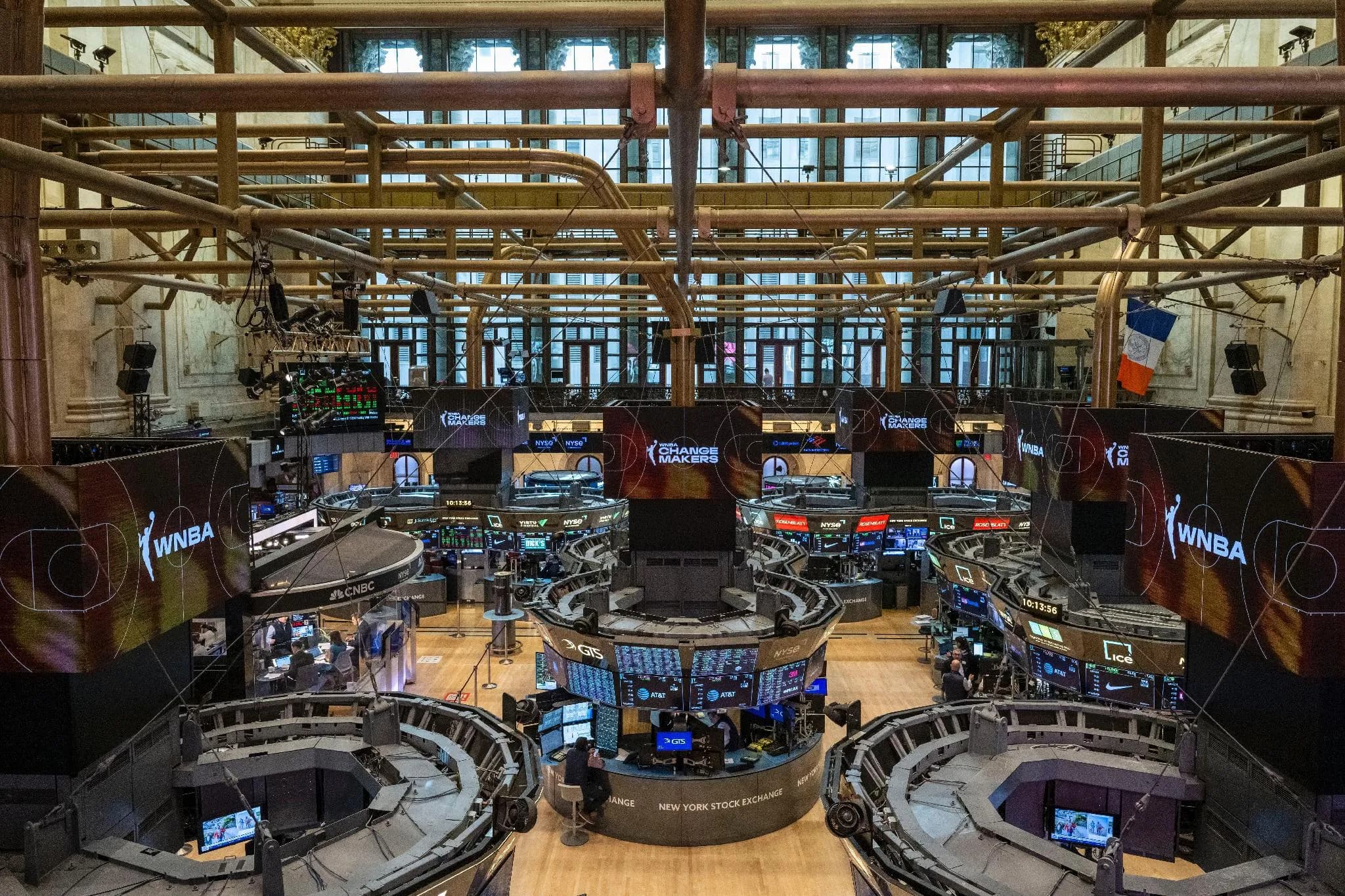 Wall Street démarre la semaine en hausse
