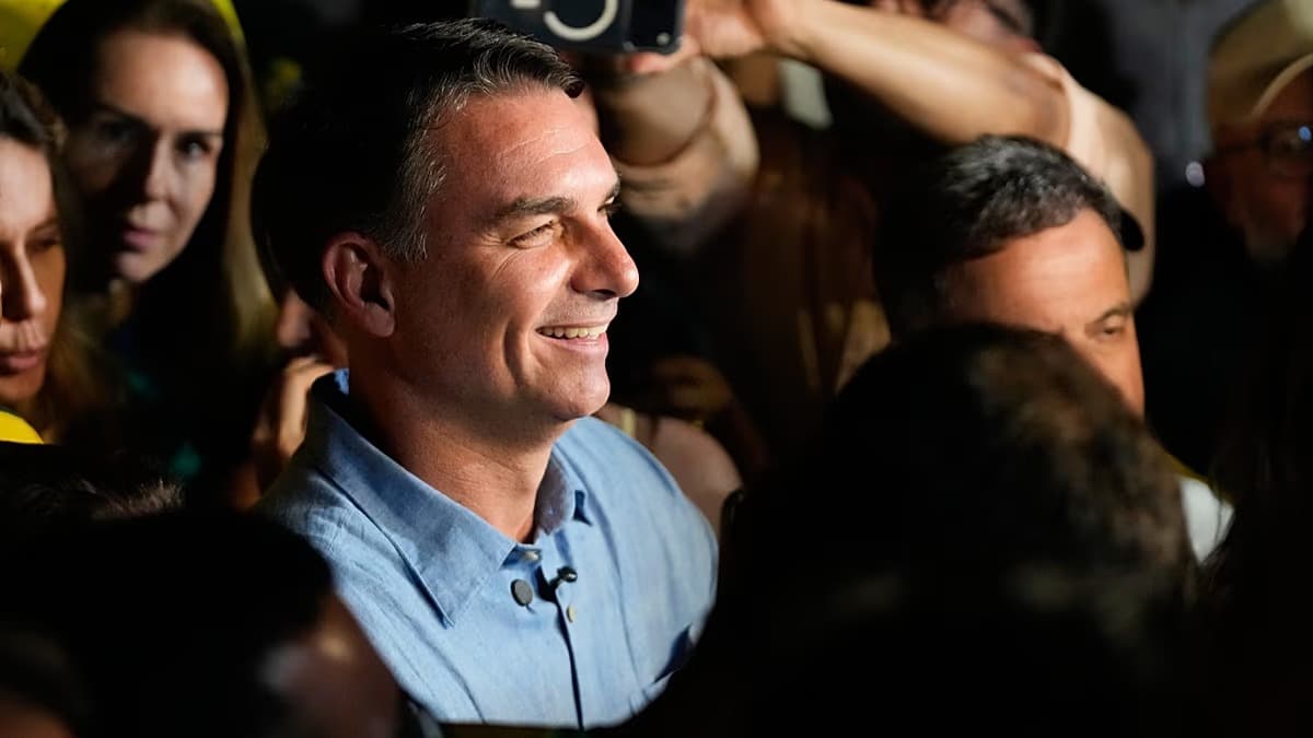 Présidentielle au Brésil : Flávio Bolsonaro au cœur de rumeurs de fuite