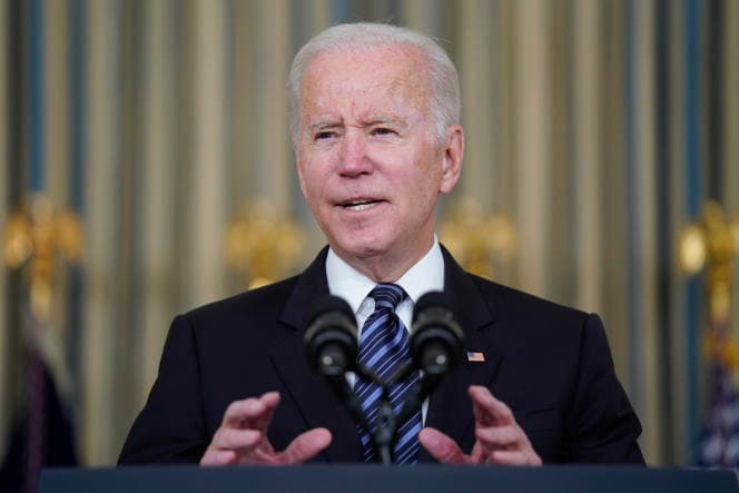 PÉTROLE CHER: BIDEN PROMET DE "SOULAGER LES MÉNAGES", CRITIQUE L'INDUSTRIE