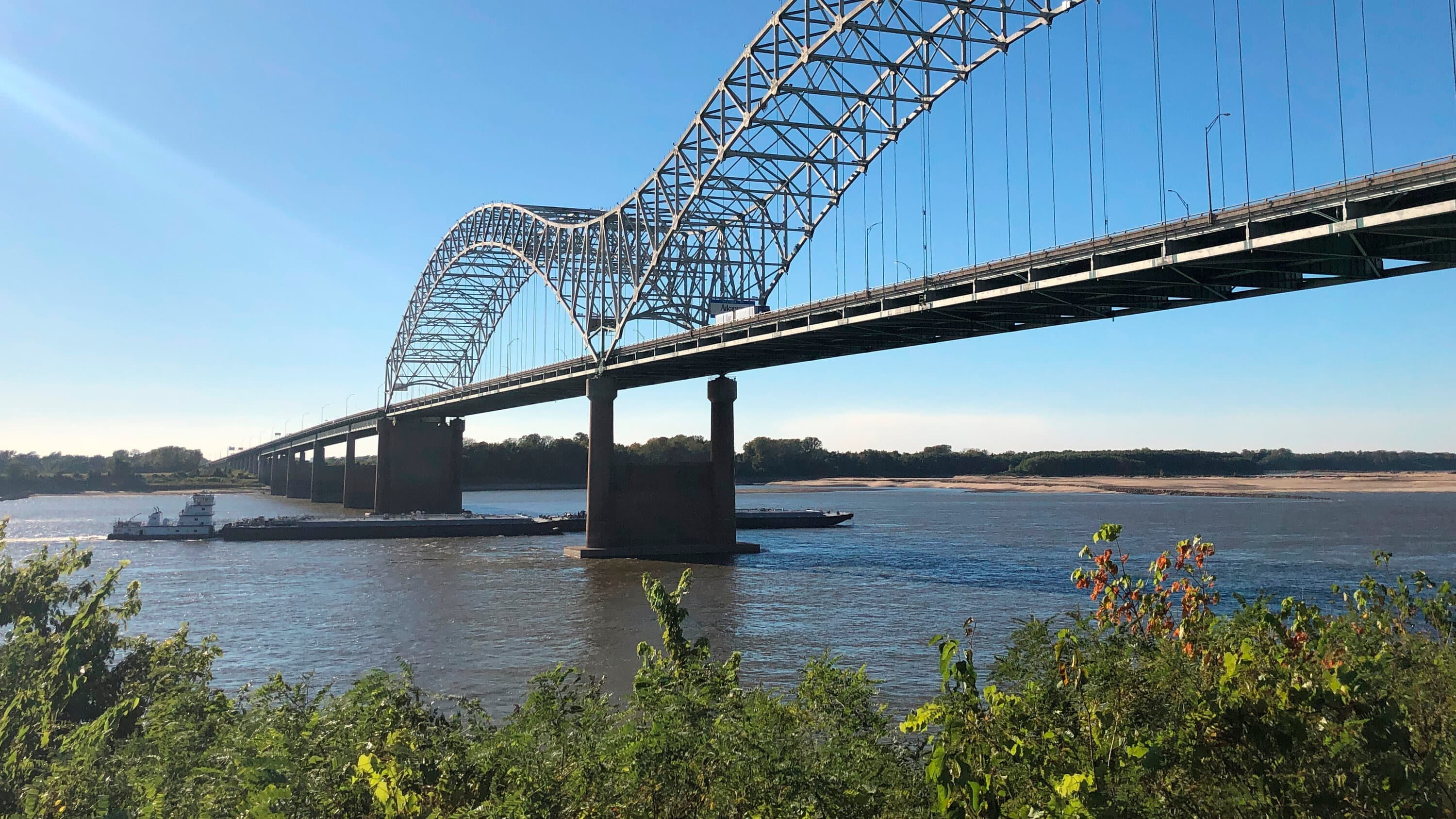 USA: LE FROID FAIT EXPLOSER DES CANALISATIONS DANS LA CAPITALE DU MISSISSIPPI ET LA PRIVE D'EAU