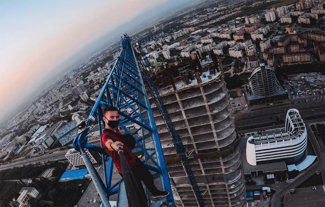 Chute mortelle d’un bâtiment de 220m: un photographe amateur perd la vie