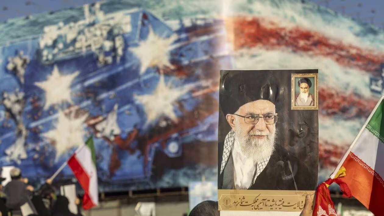Khamenei: Les funérailles nationales reportées