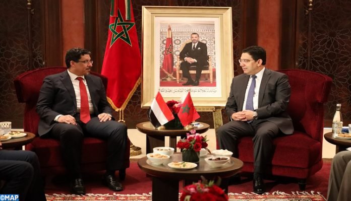 M.Nasser Bourita reçoit le ministre yéménite des Affaires étrangères, Ahmed Awadh ben Moubarak