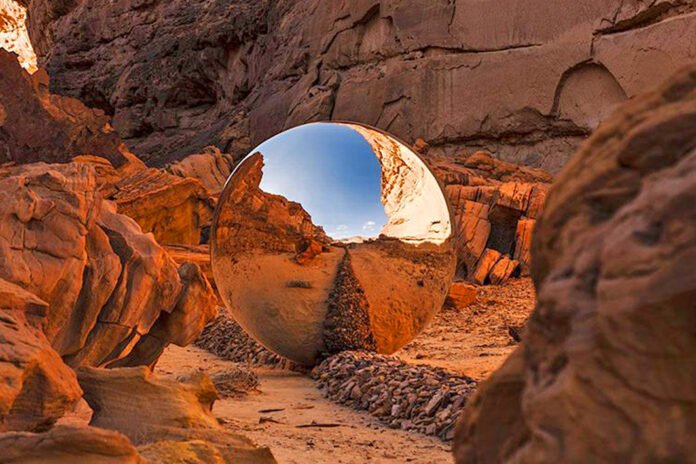 desert X alUla 2024 amène l'art contemporain dans les anciens déserts d'Arabie Saoudite