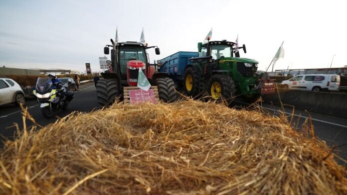 villabe-tracteurs-agriculteurs-blocage-29-01-24-6e4756-0@1x