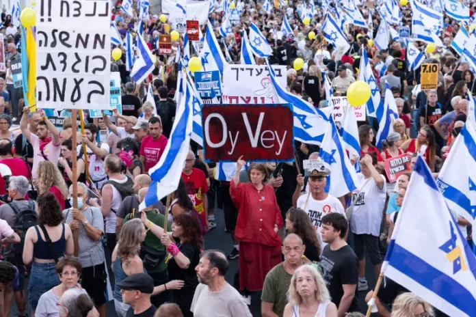 2160295744-1720329271