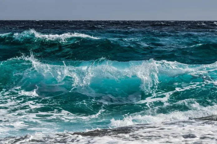 waves-3473335_1920-1723297480