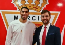 Achraf Hakimi rend visite au Real Murcia durant sa convalescence