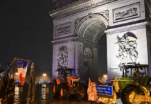 Paris sous pression des agriculteurs en tracteurs